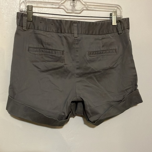 🌈 Express cuffed  shorts size 6 - Picture 2 of 3